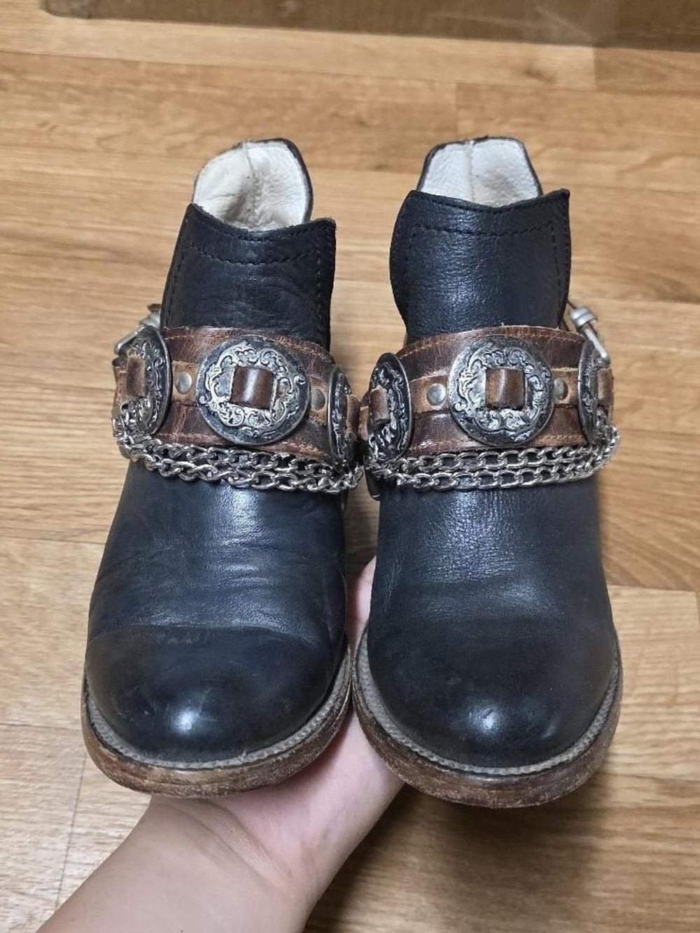FREEBIRD BY STEVEN Freebird Mystic Chain Boot Belt Ankle Booties Size 5 - Picture 3 of 8